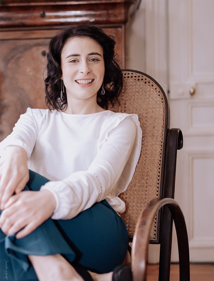 Photo de l'auteur - Crystal GRIBONVAL, auteure de la trilogie d'heroic fantasy Le Royaume d'Alguirnaram chez Raven Éditions