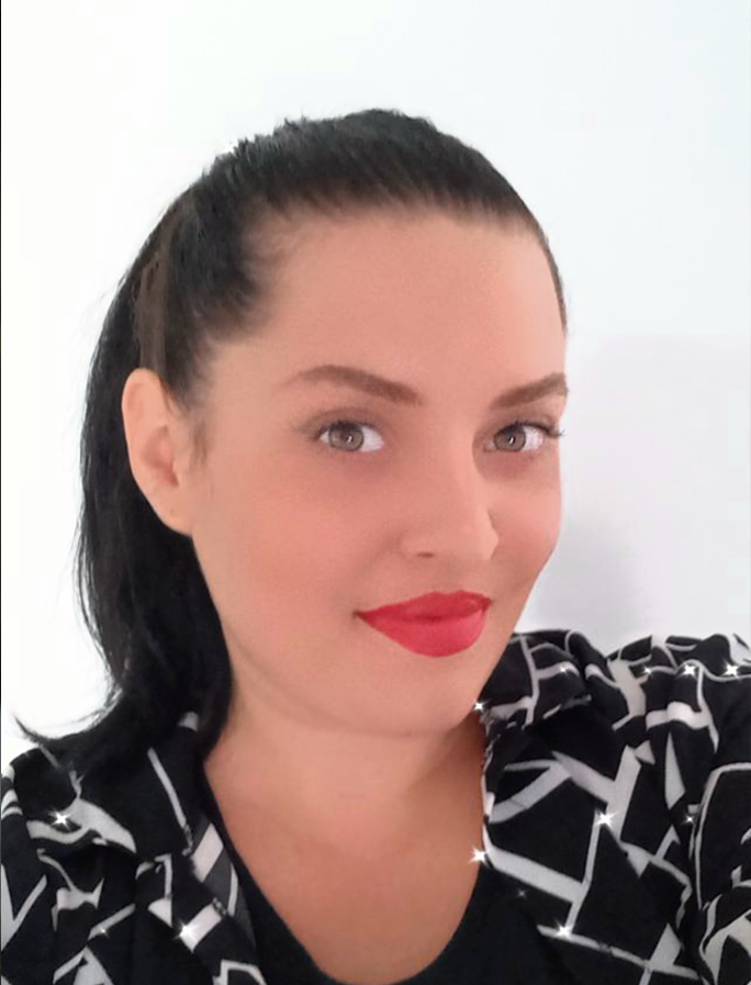 Photo de l'auteure - Framboise PERIOCHE, auteure de la trilogie d'urban fantasy et horreur "Chimera" chez Raven Éditions